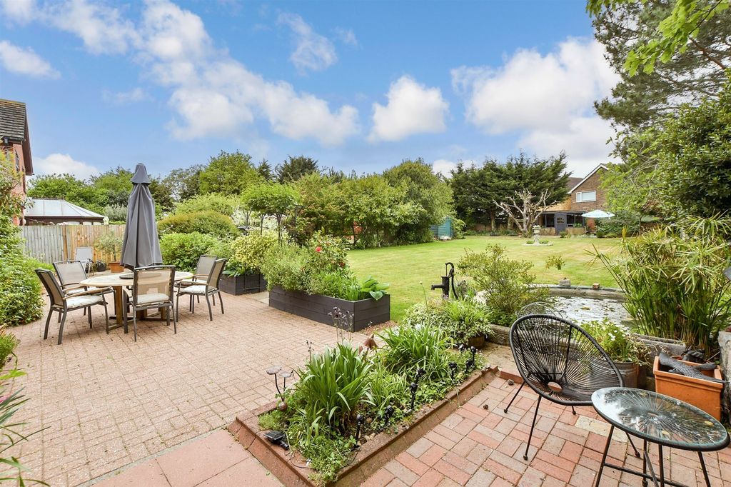 Property photo 2 of 19 Patio / Decking