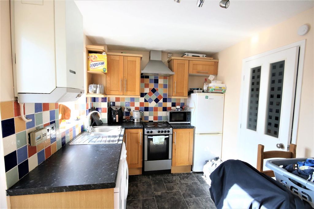 Property photo 3 of 9 Kitchen