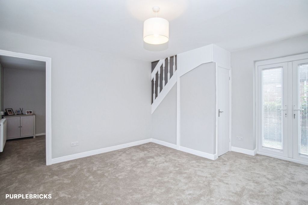 Property photo 2 of 27