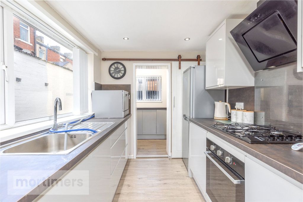 Property photo 3 of 23 Kitchen