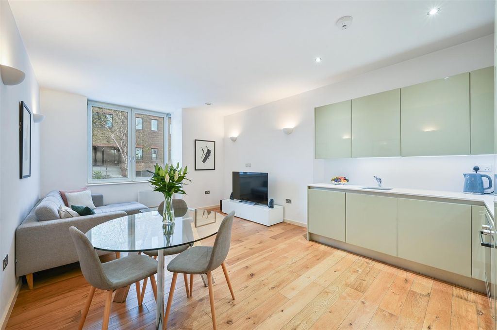 Property photo 2 of 14 Rosebery House,  (1).Jpg