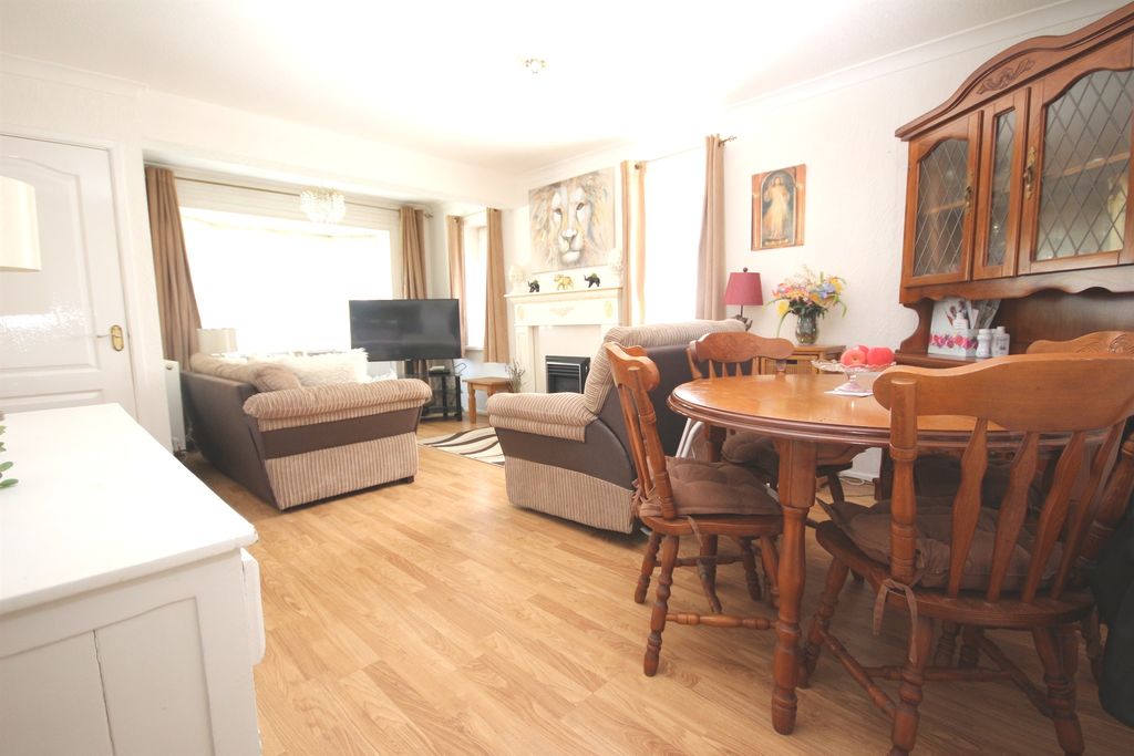 2 bed detached bungalow for saleSilver Birch Close, Cardiff CF14 photo 4