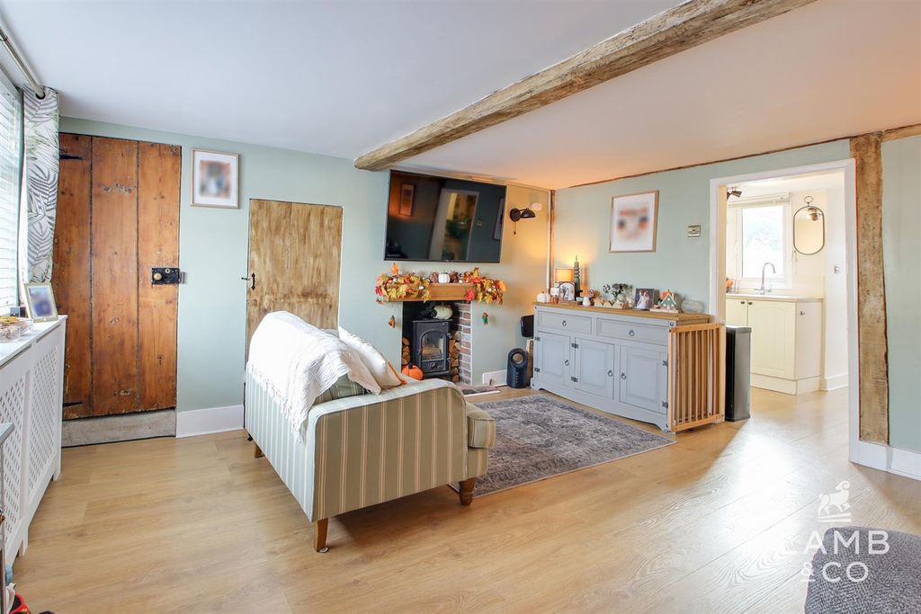 Property photo 2 of 17 Lounge