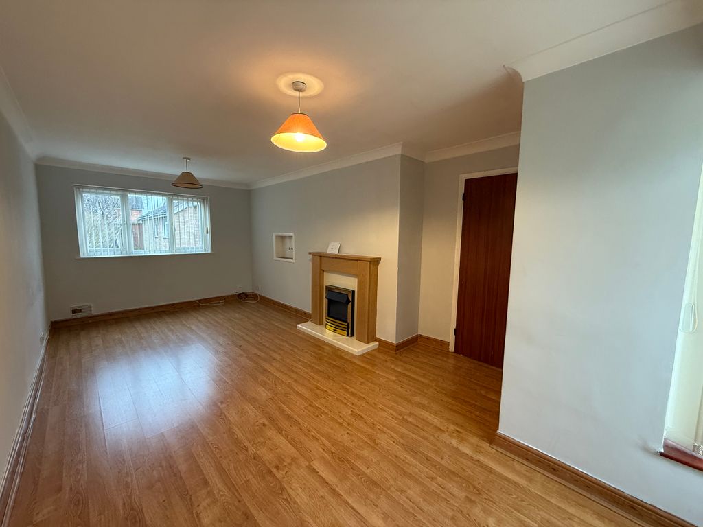 Property photo 3 of 11 Living Room