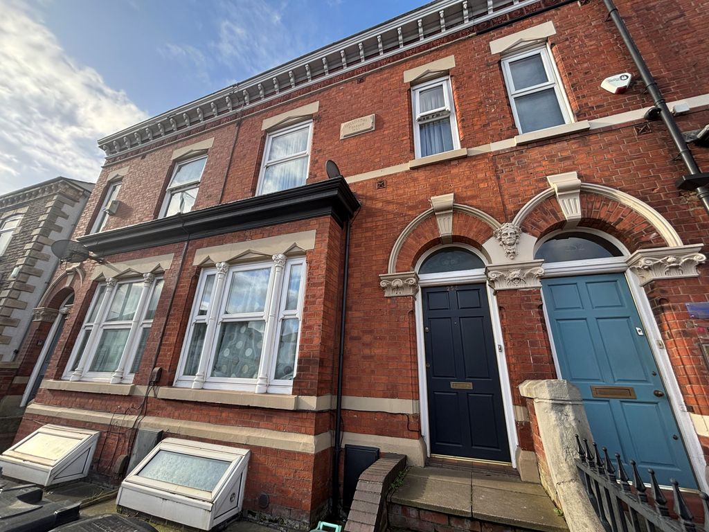 Property photo 1 of 7 Front