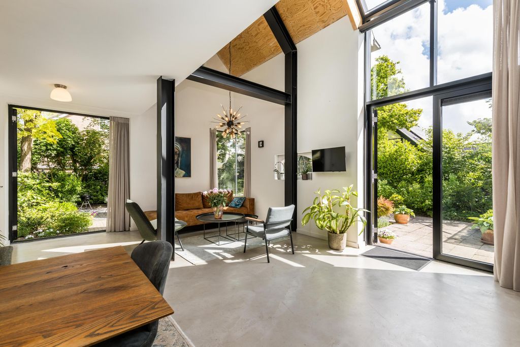 Property photo 2 of 48