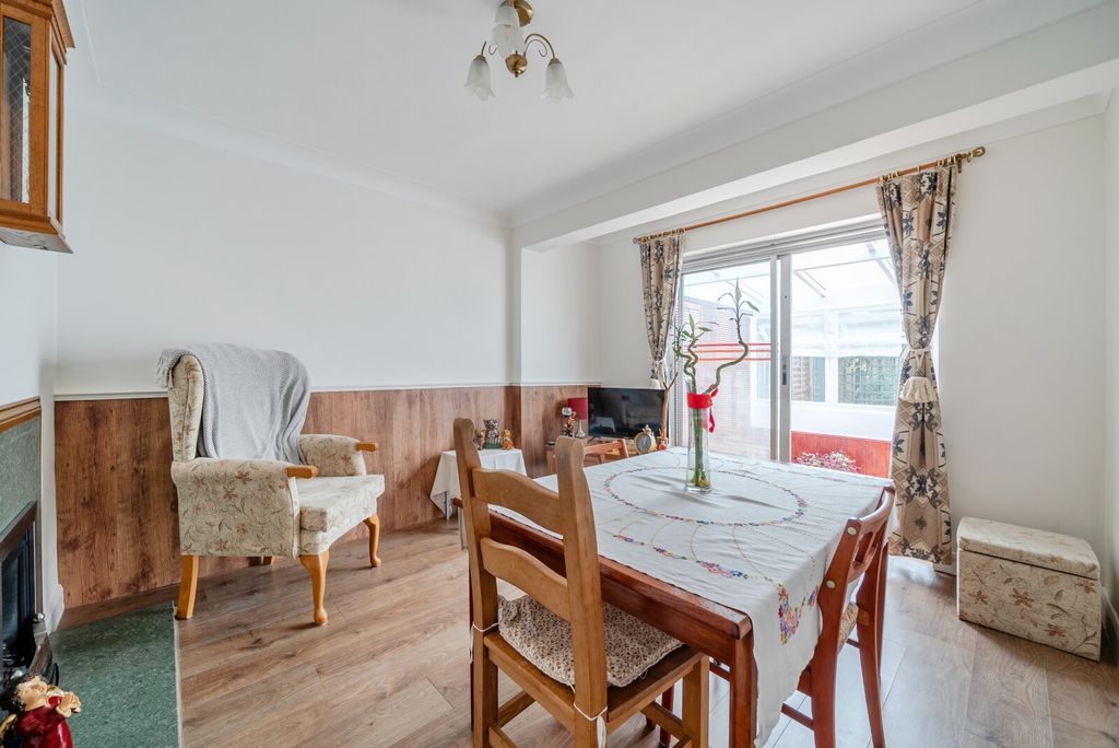 Property photo 3 of 23 1482976-10-6A3E5F...