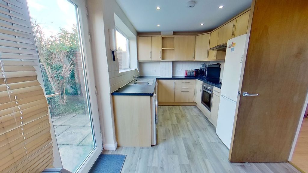 Property photo 2 of 23