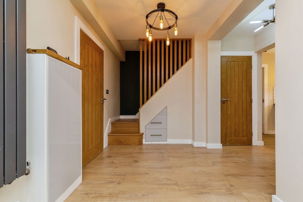 Property photo 3 of 12 Pbox-Img.Jpg