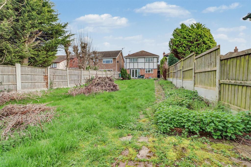 Property photo 3 of 17 47 Hill Avenue-15.Jpg