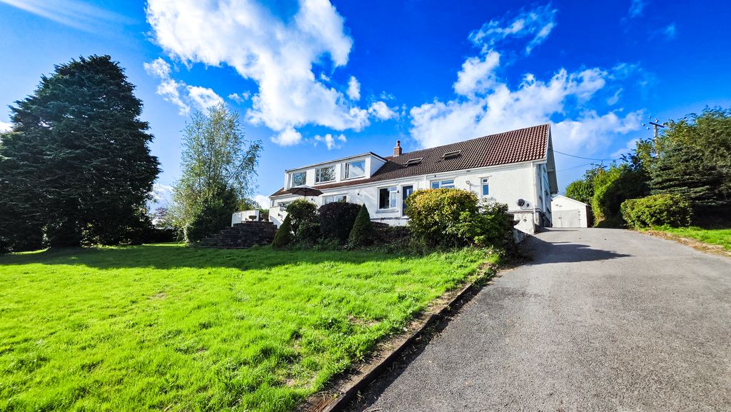 Property photo 1 of 44