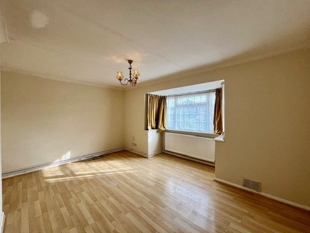 Property photo 2 of 7 Living Room