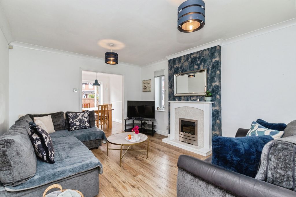 Property photo 2 of 17 Lounge