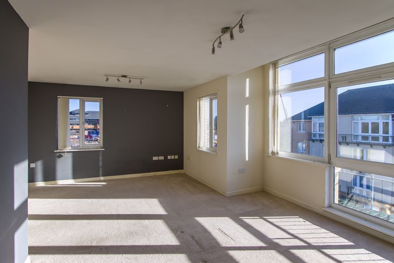 Property photo 3 of 11 Photo 4