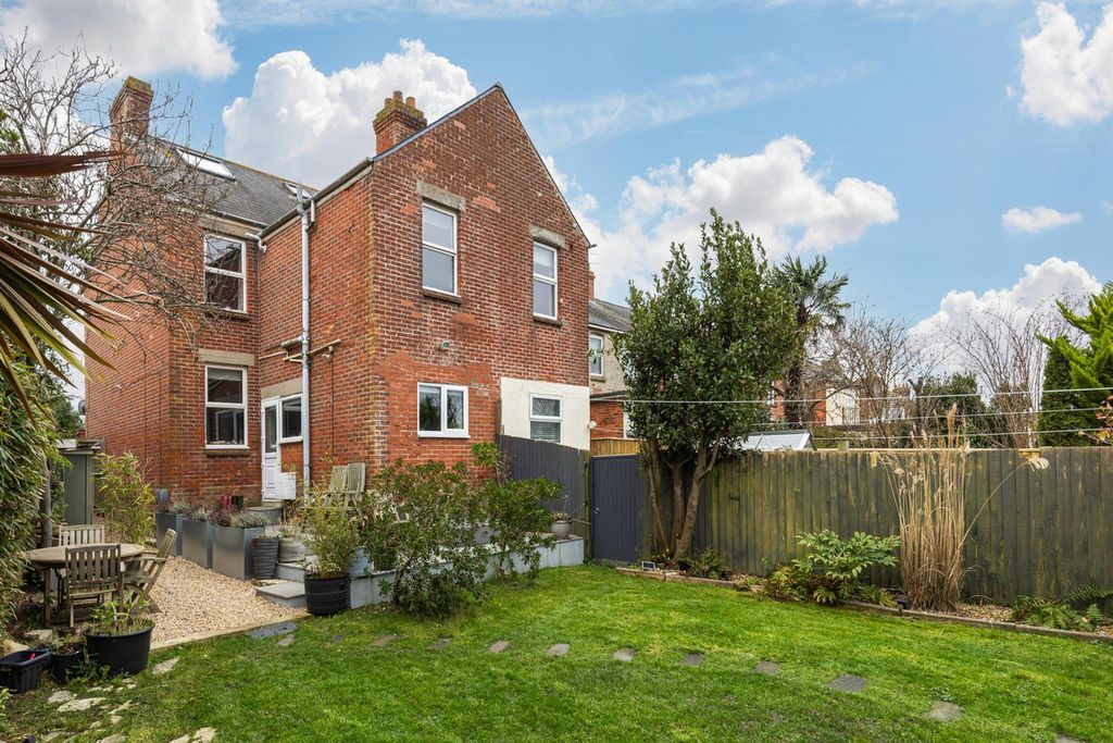 Property photo 2 of 18