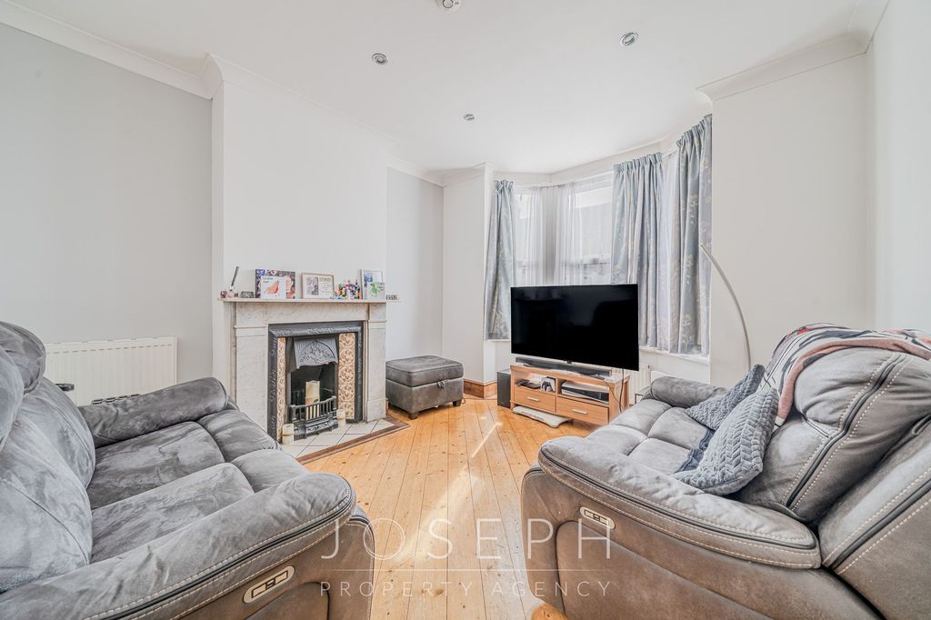 Property photo 2 of 12