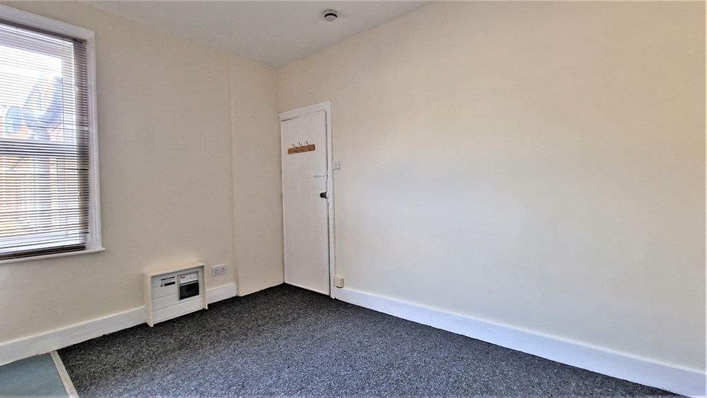 Property photo 1 of 4 Main Room