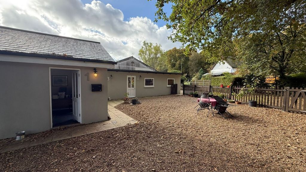 Property photo 2 of 33