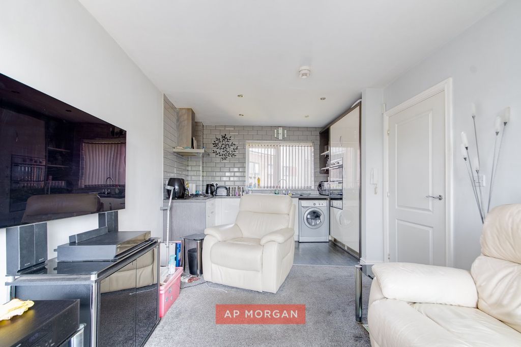 Property photo 3 of 10 Picture No. 05