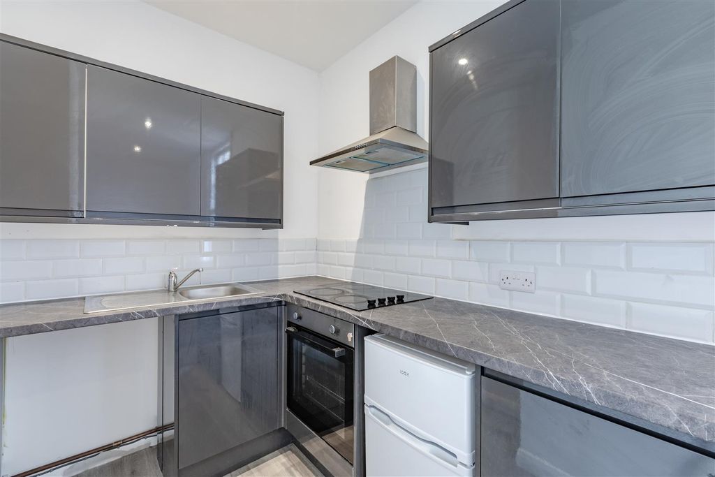 Property photo 3 of 10 Kitchen