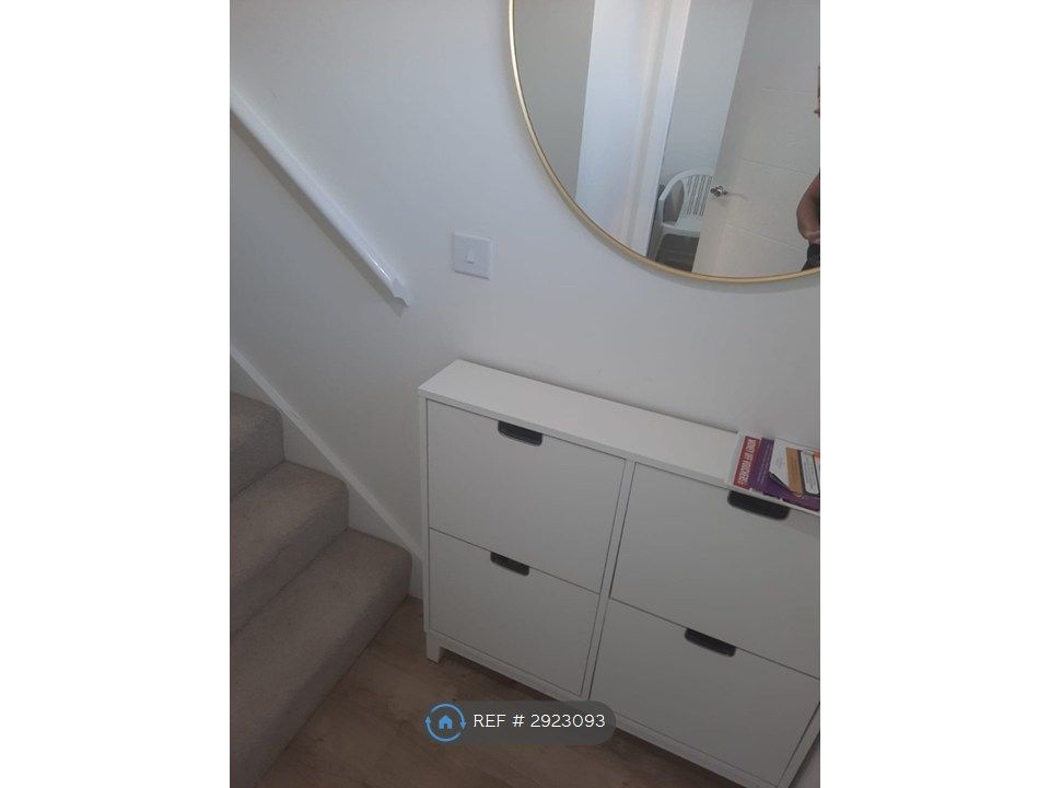 Property photo 3 of 17 Entrance