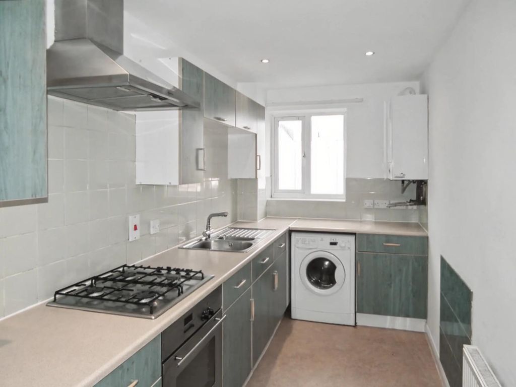 Property photo 3 of 8 Kitchen