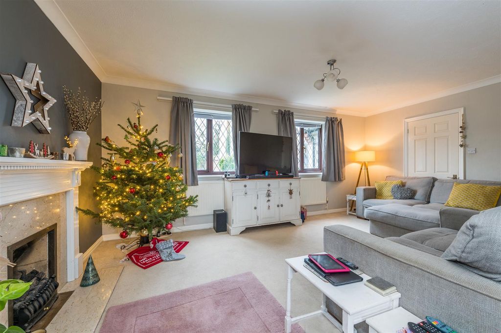 Property photo 2 of 11