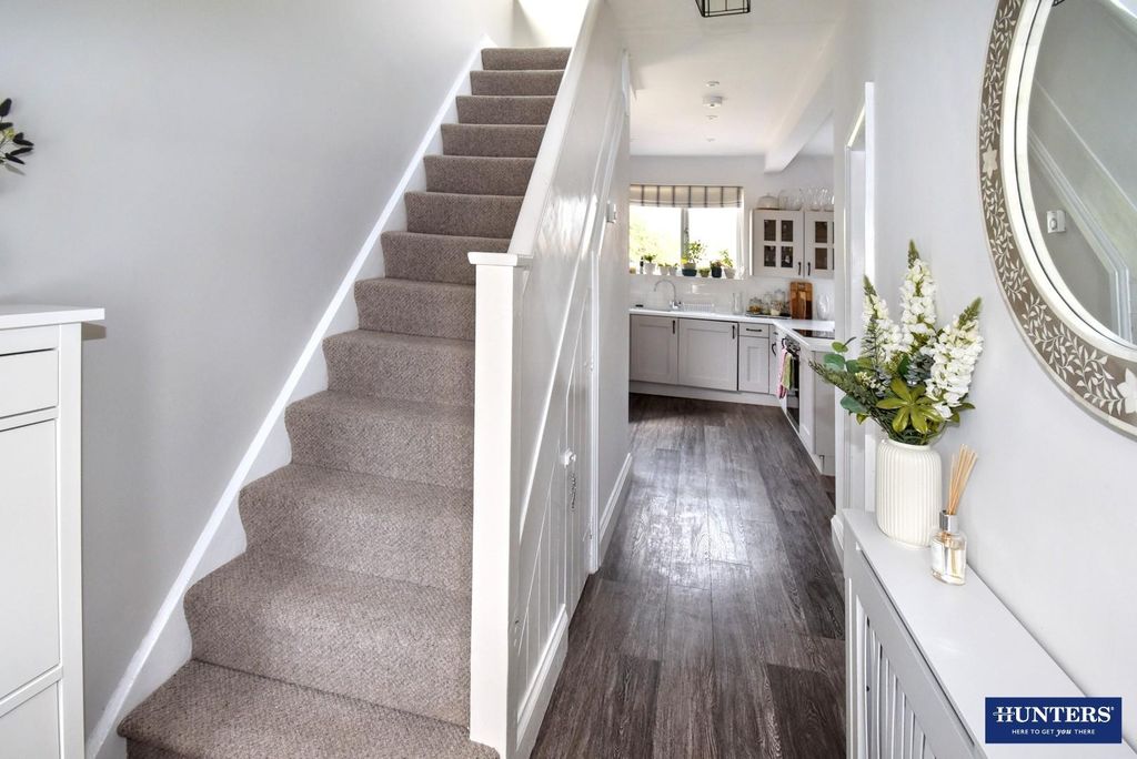 Property photo 2 of 14 Entrance Hall