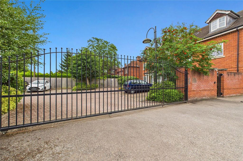 Property photo 1 of 13 Gated Front