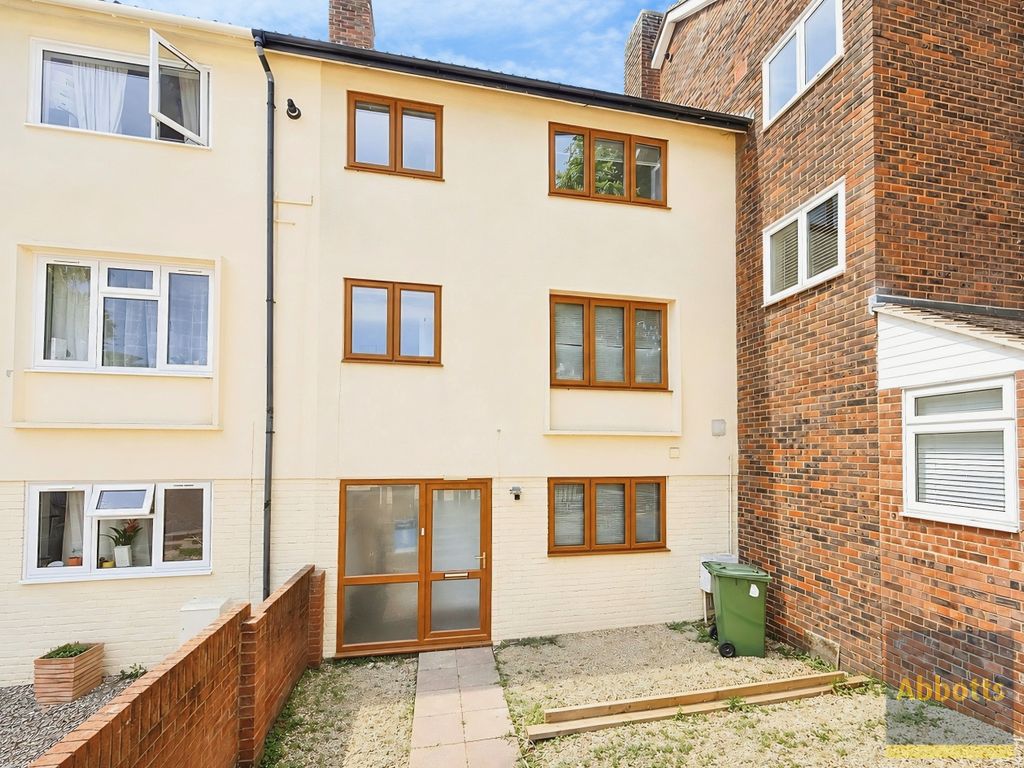 Property photo 1 of 3
