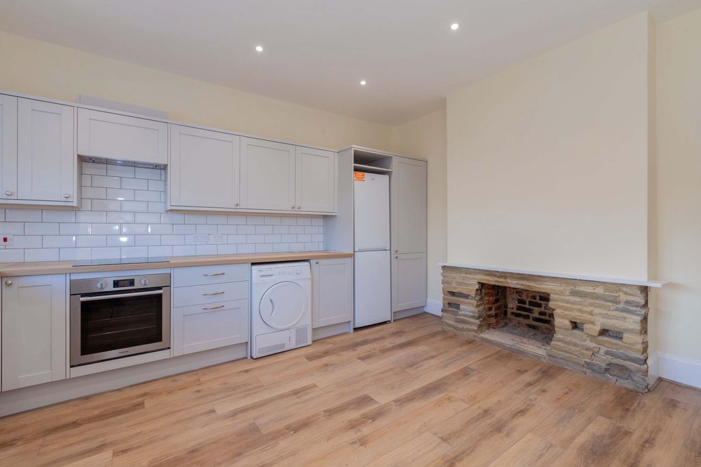 Property photo 2 of 13 Flat 2 19 St Lukes Rd-Kitchen - Diner 1