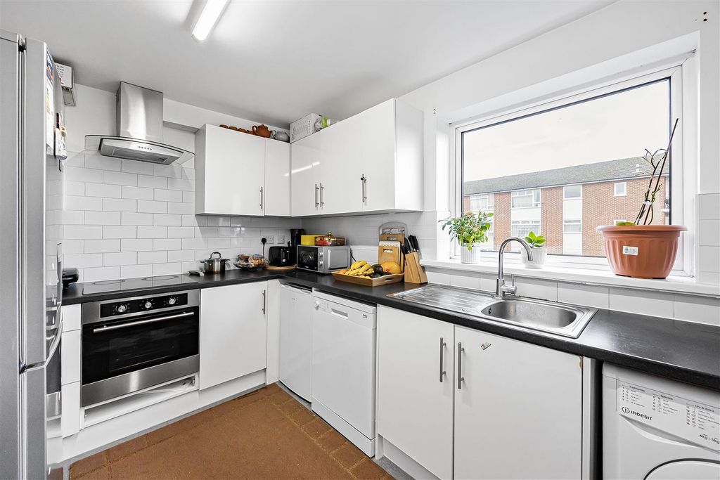 Property photo 3 of 15 Kitchen