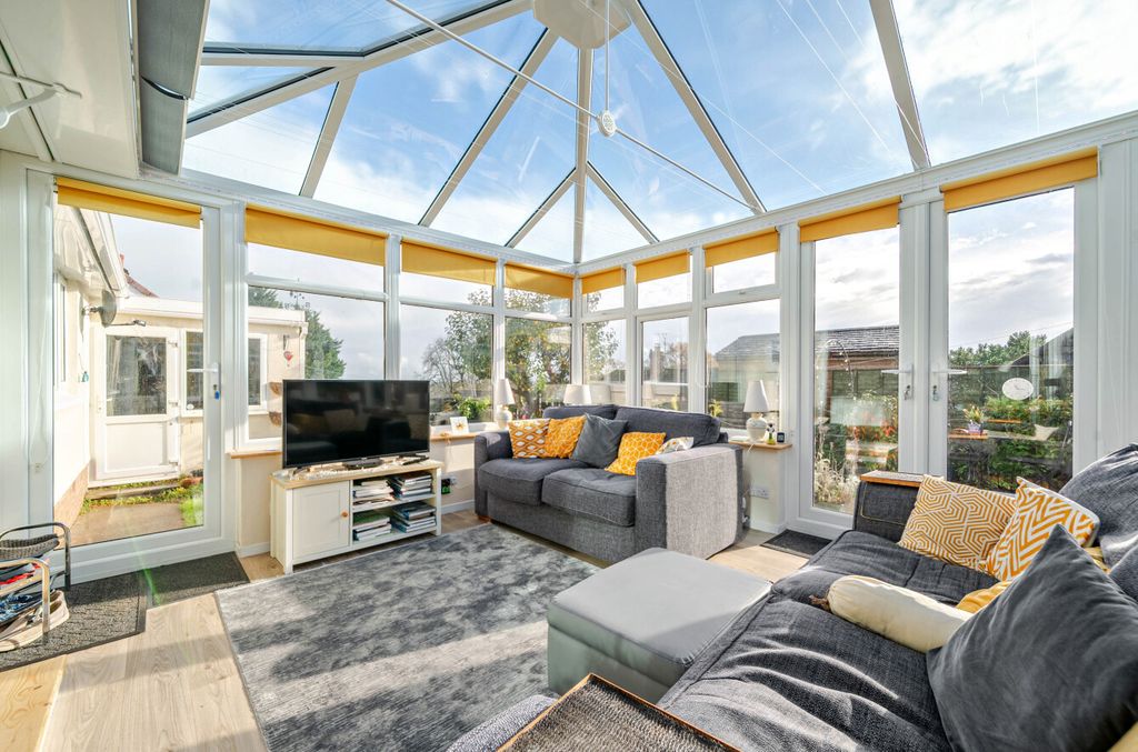 Property photo 2 of 26 Seddons Tiverton