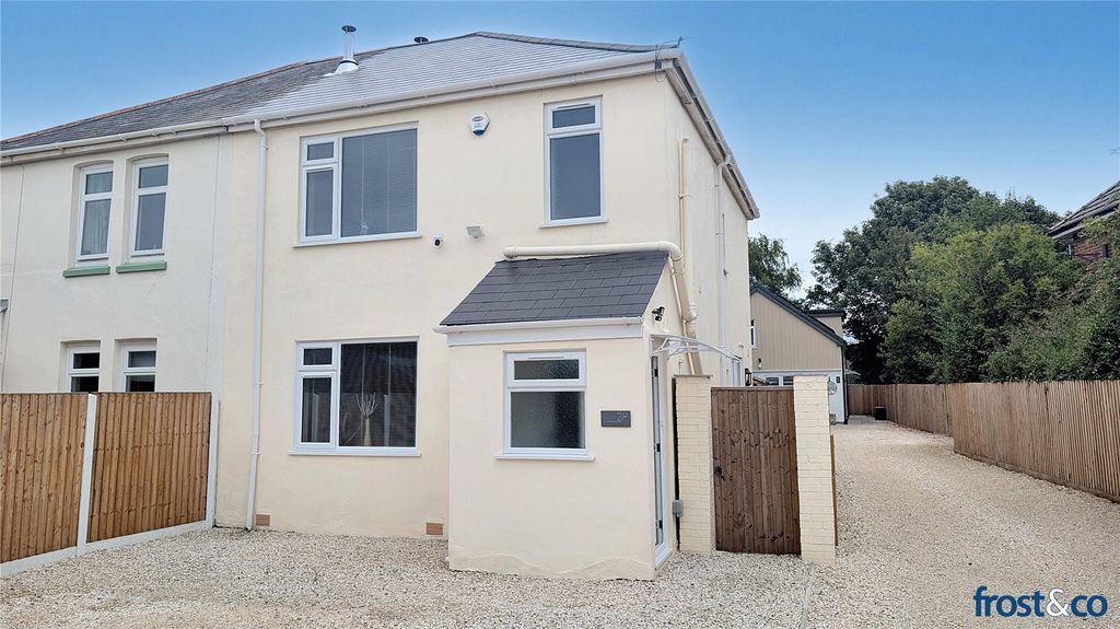 Property photo 1 of 11 St Clements Road