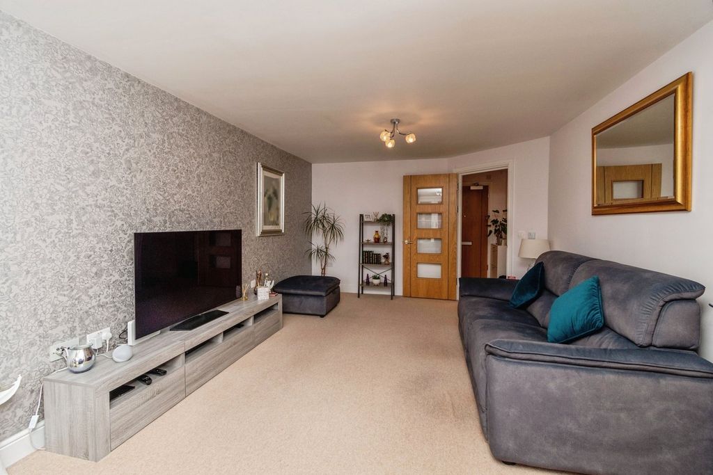 Property photo 3 of 12
