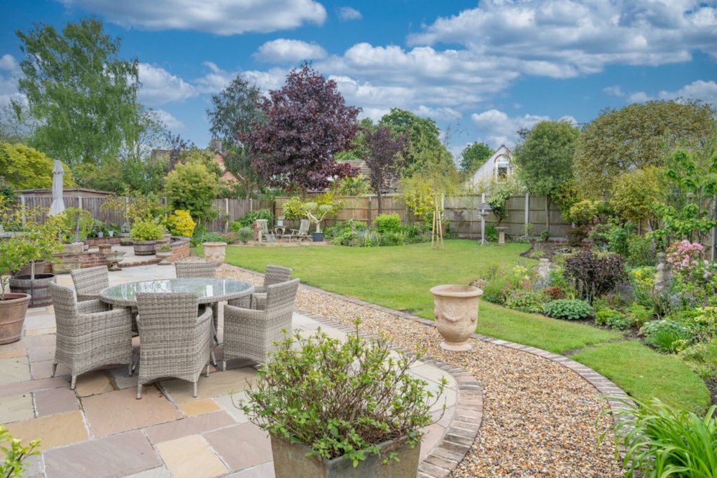Property photo 2 of 31