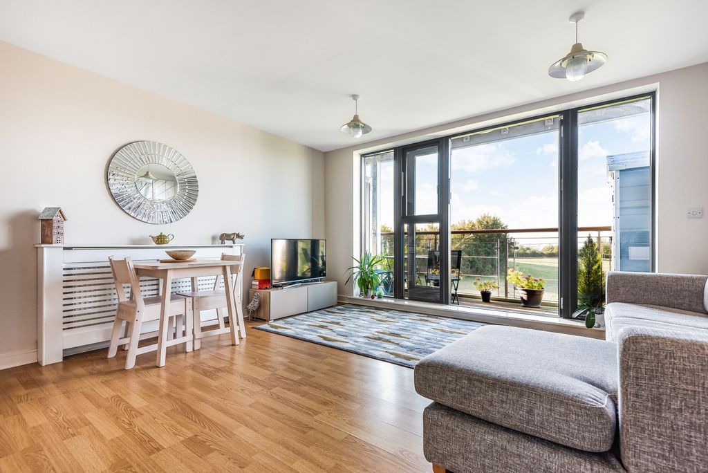 Property photo 2 of 10 Lounge