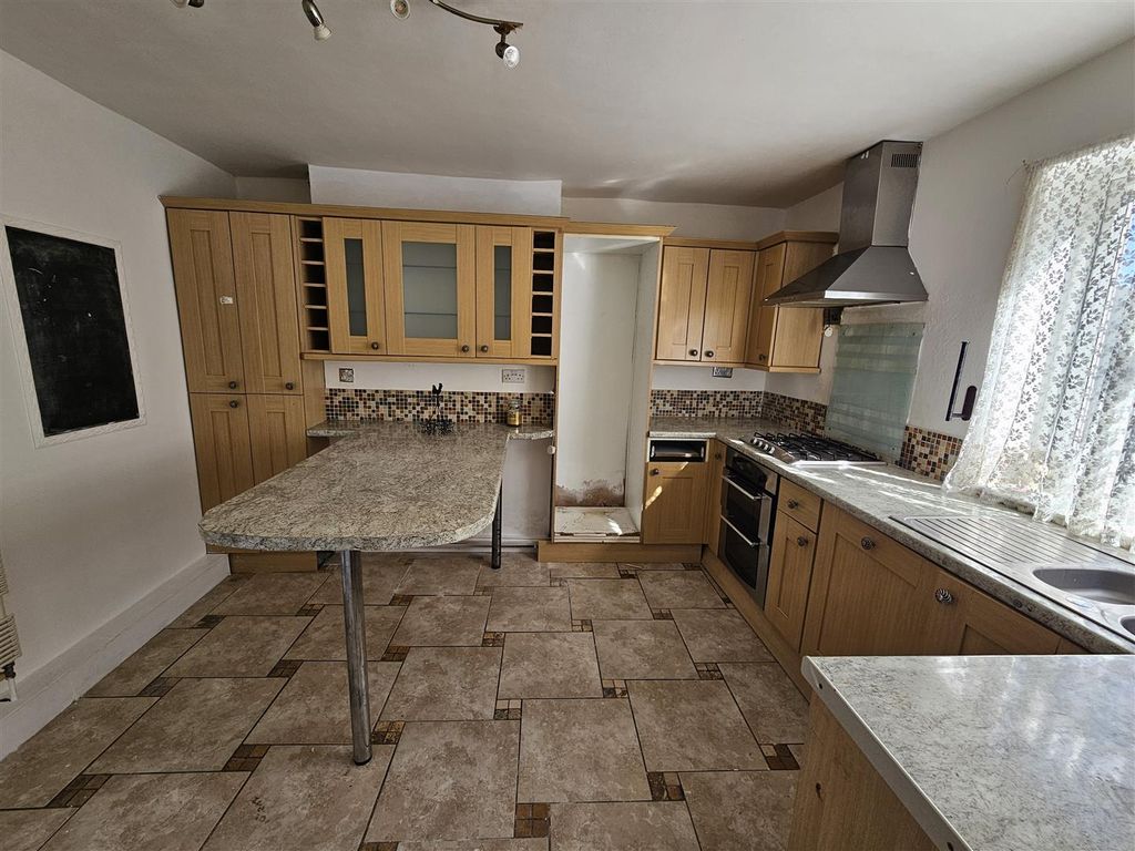 Property photo 3 of 11 20250930_120356.Jpg