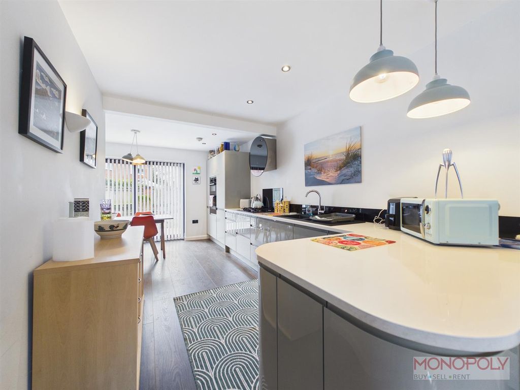 Property photo 2 of 33 Cam03815G0-Pr0413-Still025.Jpg