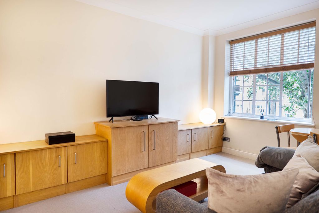 Property photo 1 of 8 1 Bed Flat To Rent