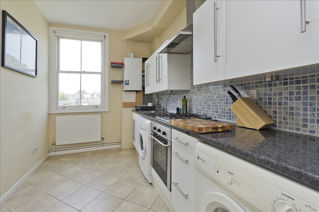 Property photo 3 of 6 Kitchen