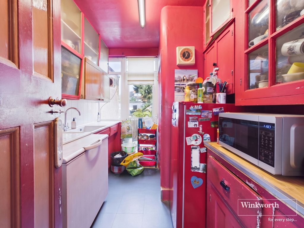 Property photo 3 of 12 Kitchen