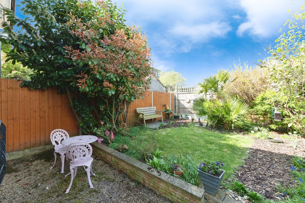Property photo 3 of 10 Garden