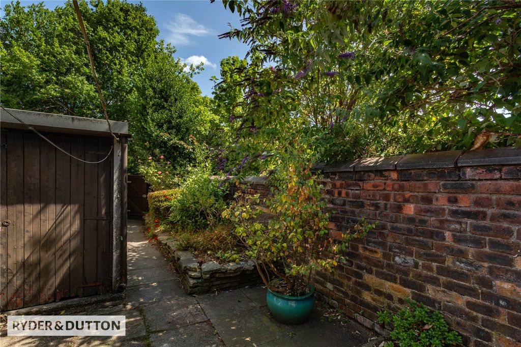 Property photo 2 of 23 Picture No. 21