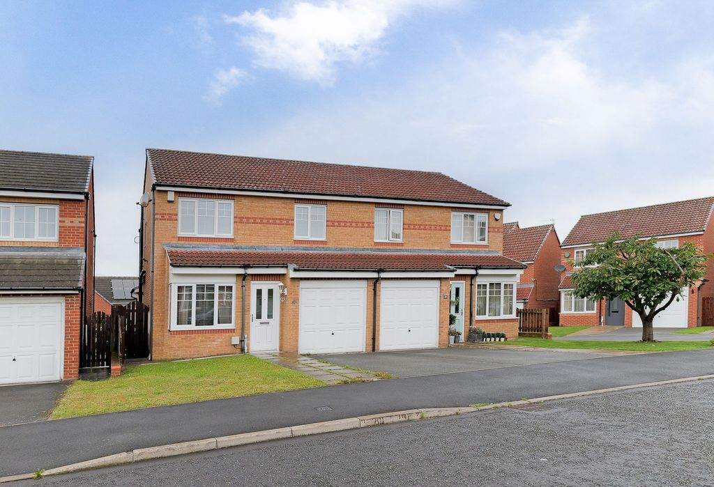 Property photo 1 of 17 External