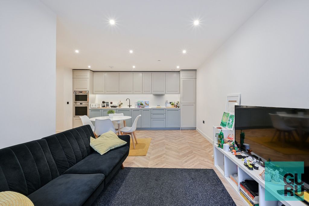 Property photo 3 of 12