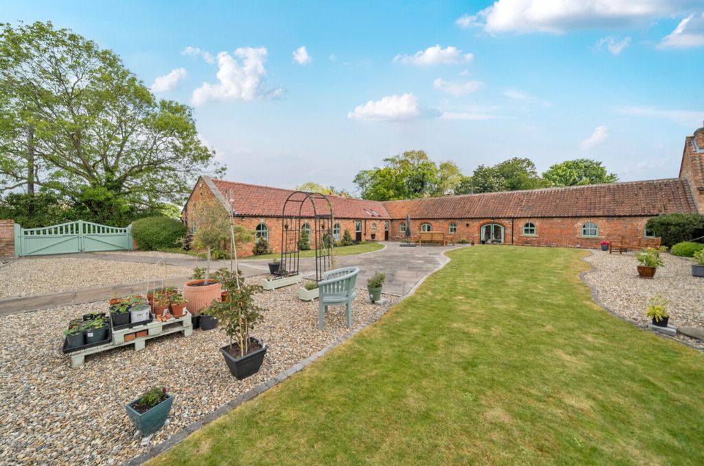 Property photo 1 of 34 1464136-22-6A05c8762Daac