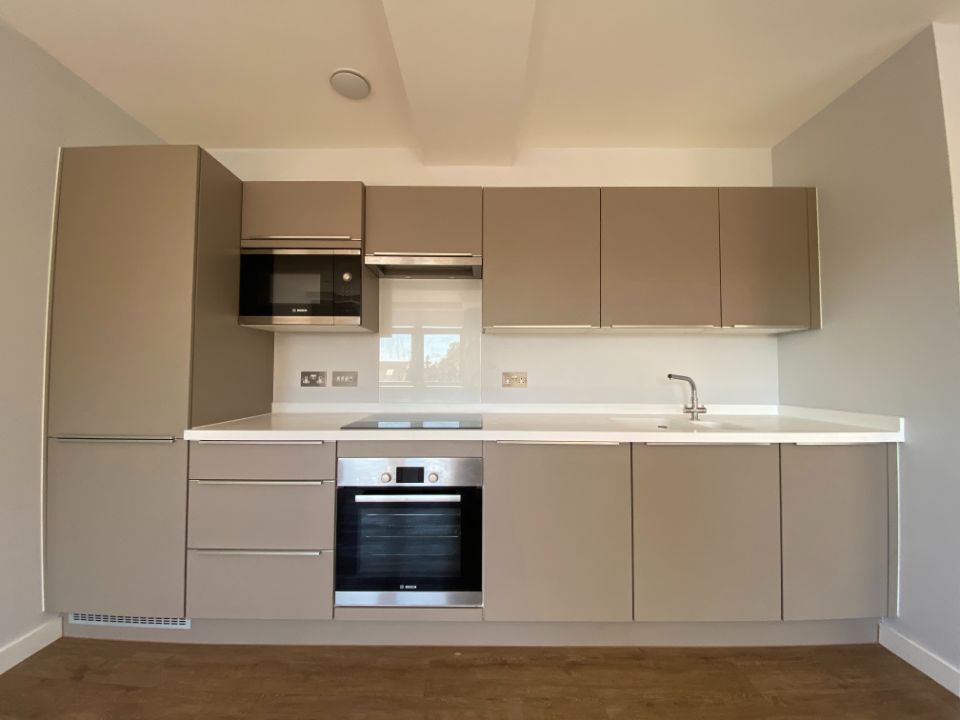 Property photo 3 of 10 Image00017
