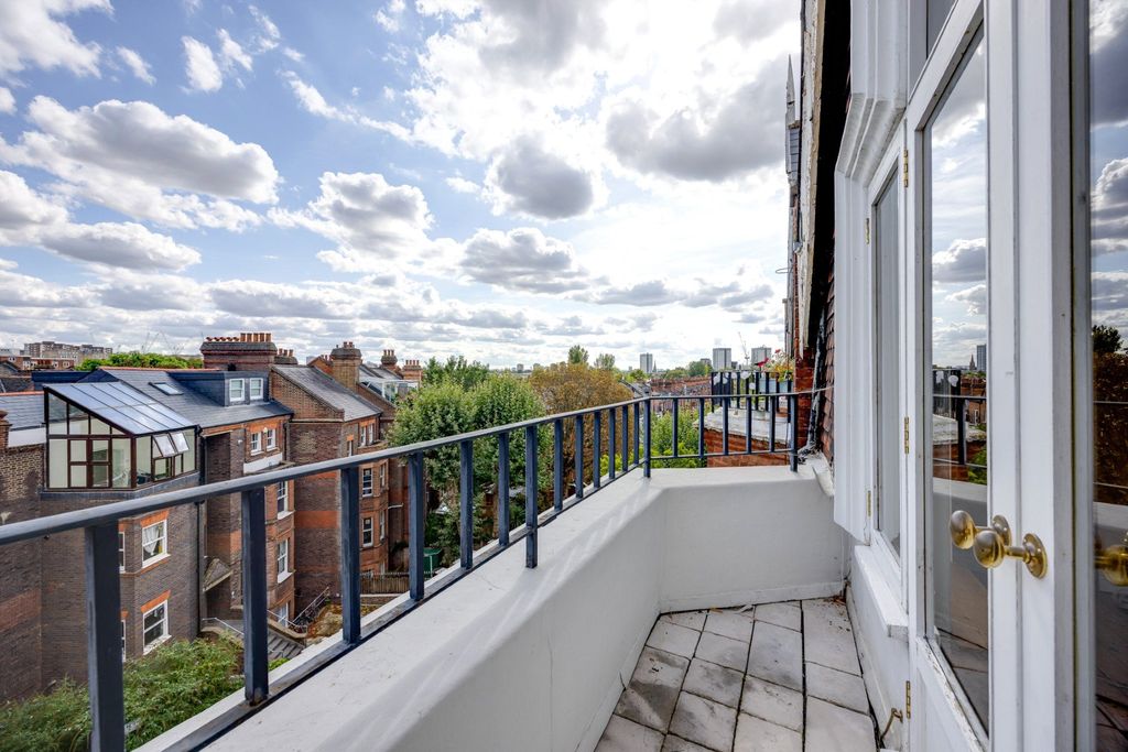 Property photo 3 of 13 Picture No. 11