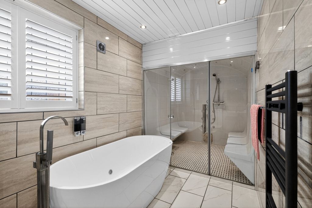 Property photo 2 of 20